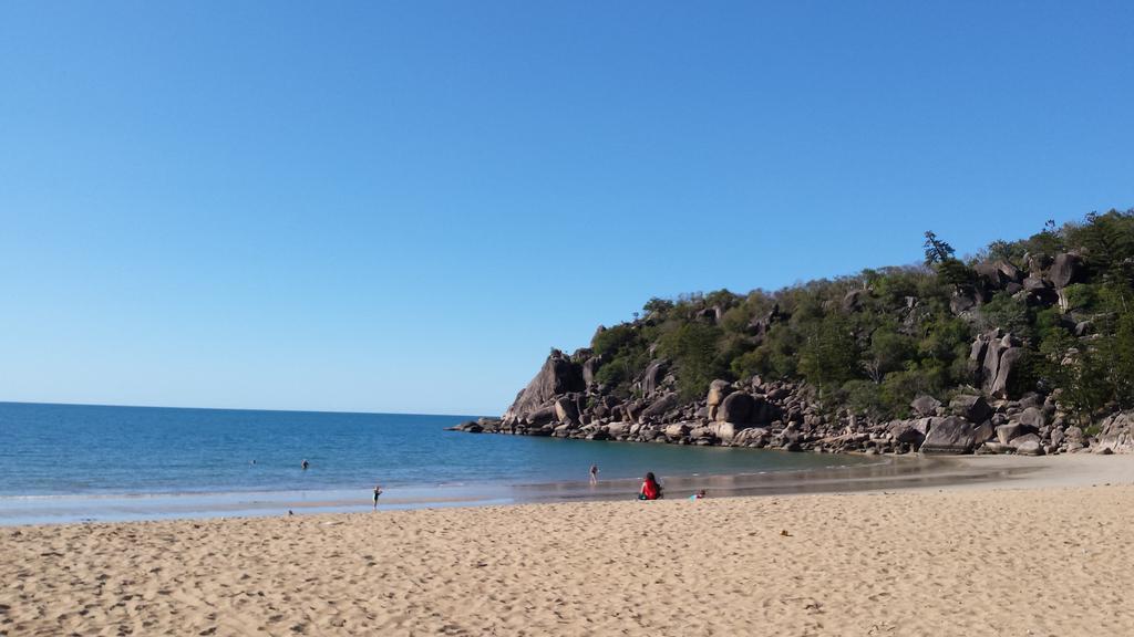 Arcadia Beach Guest House And Car Hire Nelly Bay Extérieur photo