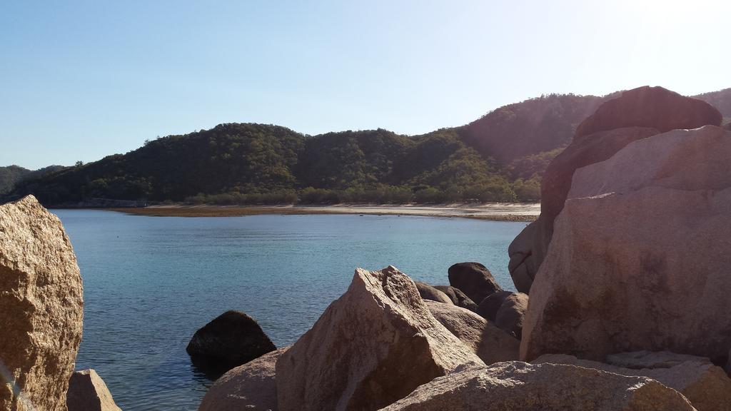 Arcadia Beach Guest House And Car Hire Nelly Bay Extérieur photo