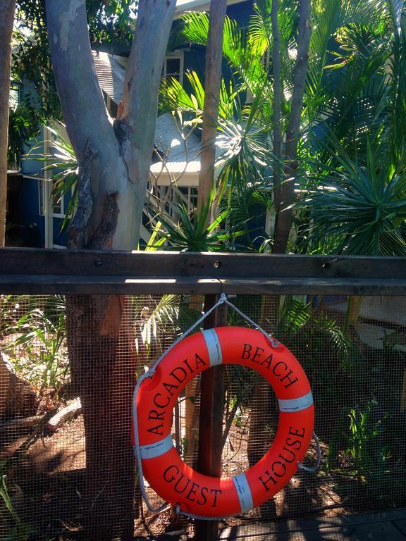 Arcadia Beach Guest House And Car Hire Nelly Bay Extérieur photo