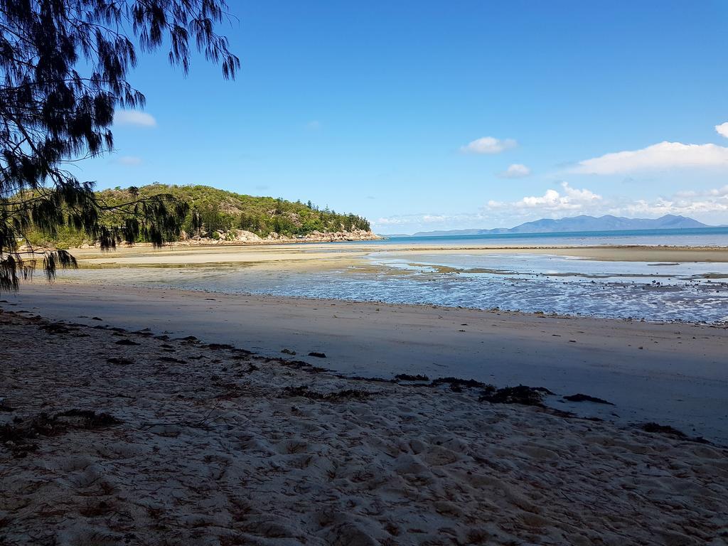 Arcadia Beach Guest House And Car Hire Nelly Bay Extérieur photo