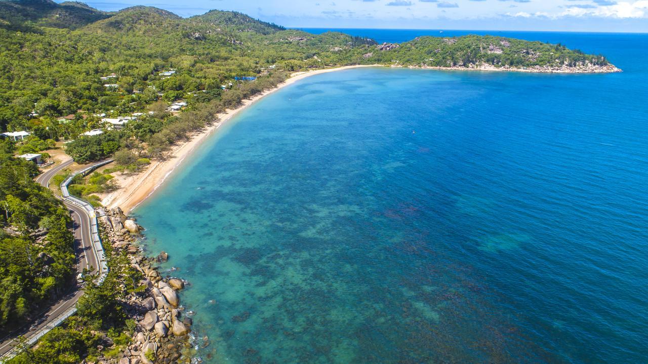 Arcadia Beach Guest House And Car Hire Nelly Bay Extérieur photo