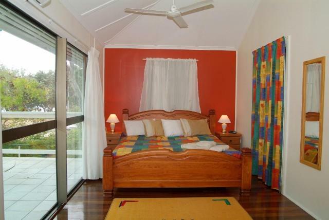 Arcadia Beach Guest House And Car Hire Nelly Bay Extérieur photo